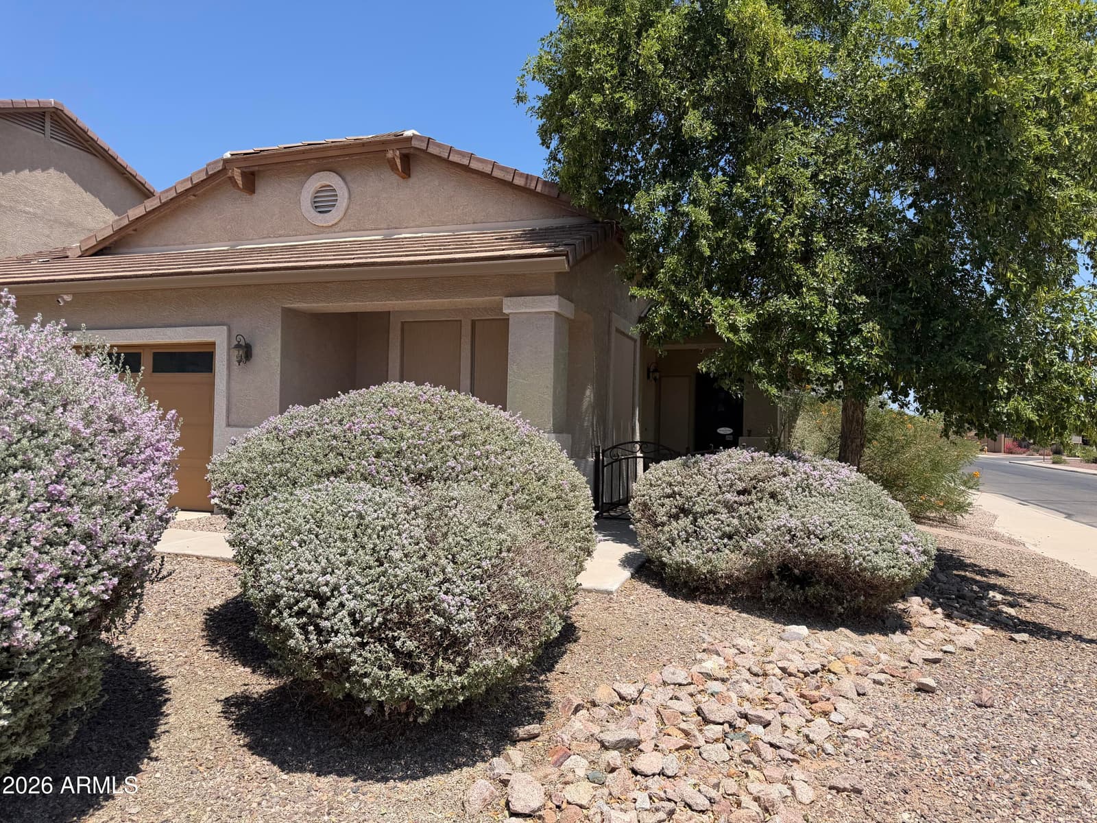 178 W PACIFIC Drive, Casa Grande, AZ 85122 — photo 2 of 10