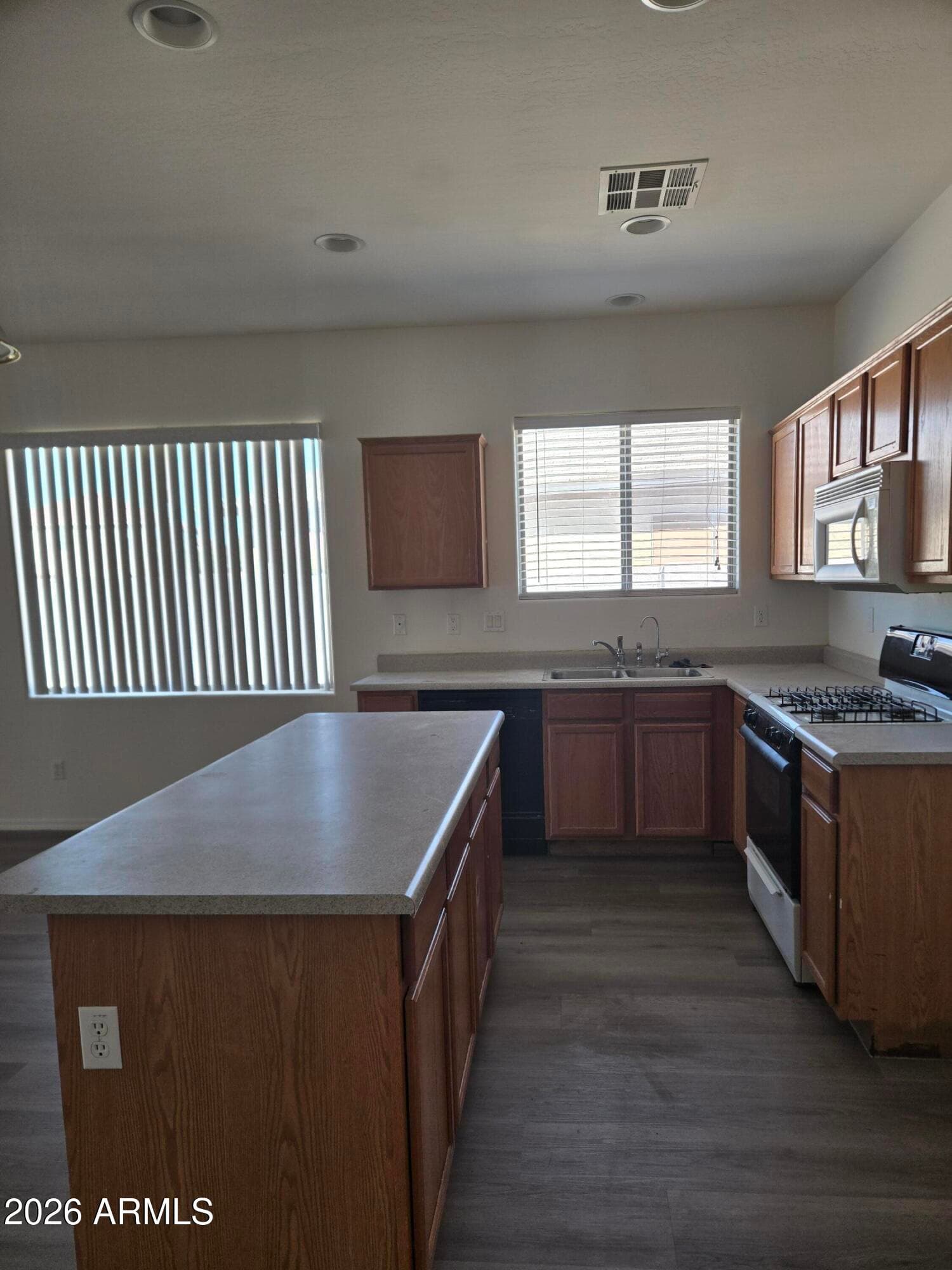 9824 W CROWN KING Road, Tolleson, AZ 85353 — photo 3 of 8