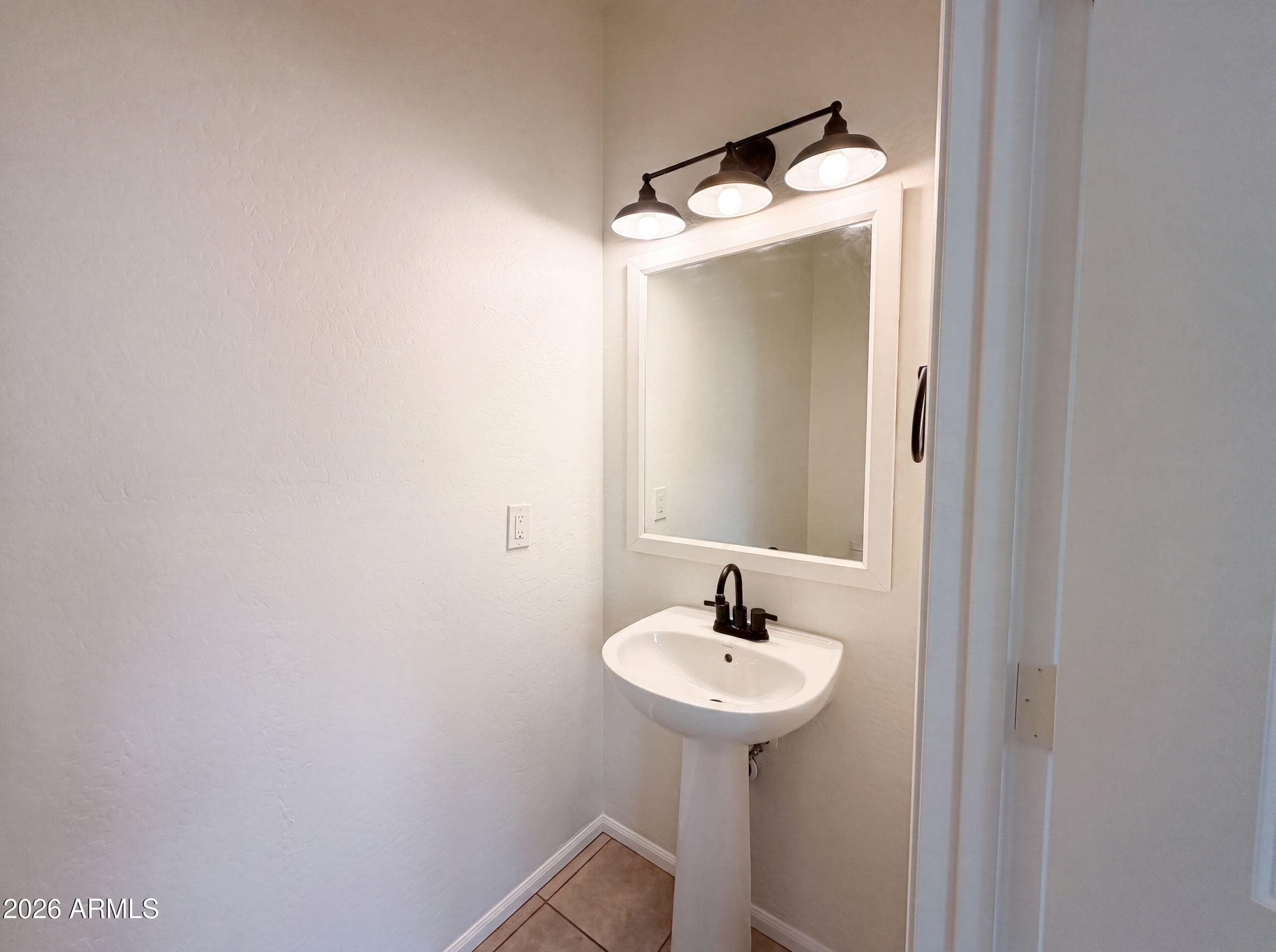7730 W GILES Road, Phoenix, AZ 85035 — photo 10 of 25