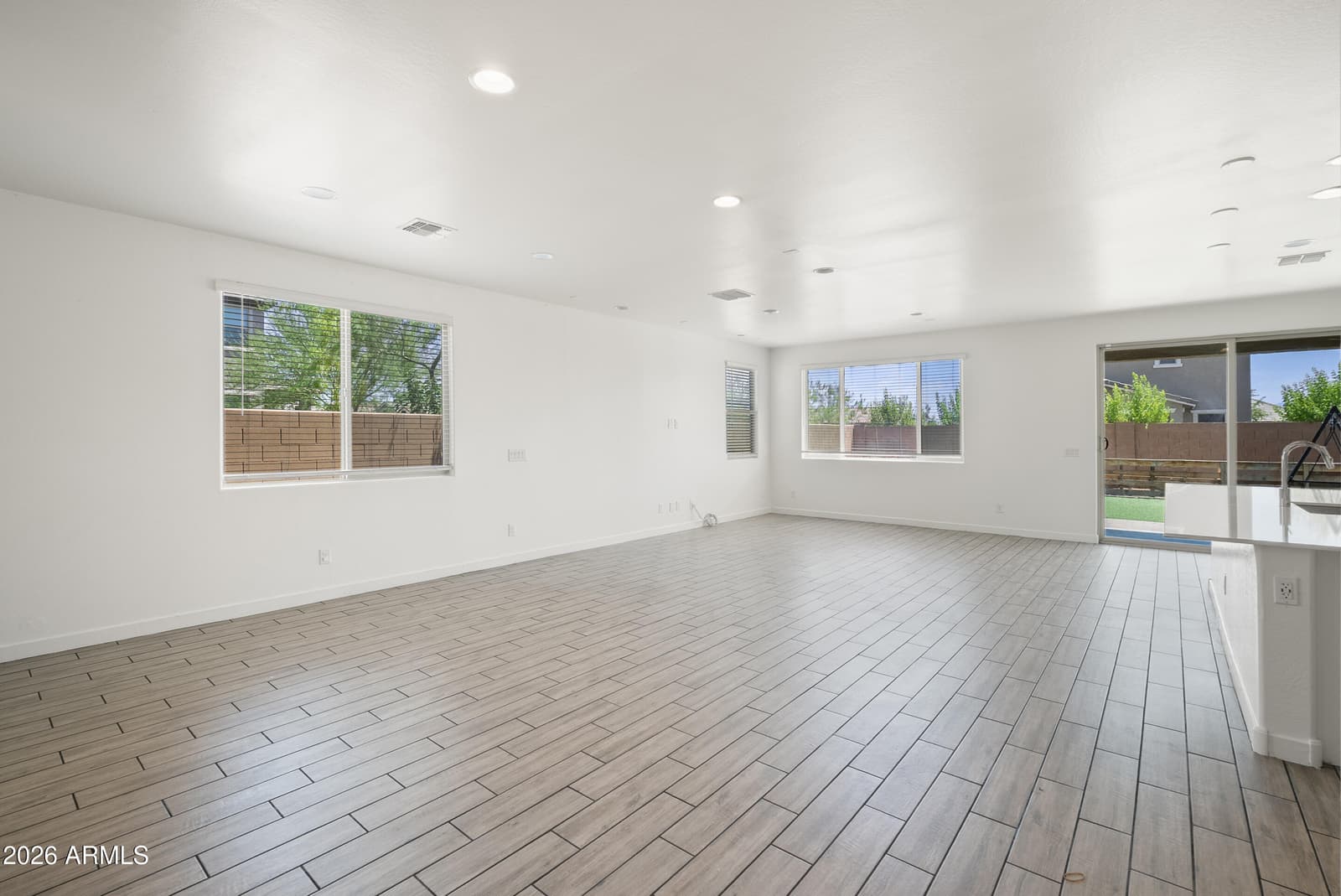 9207 W SELLS Drive, Phoenix, AZ 85037 — photo 4 of 23