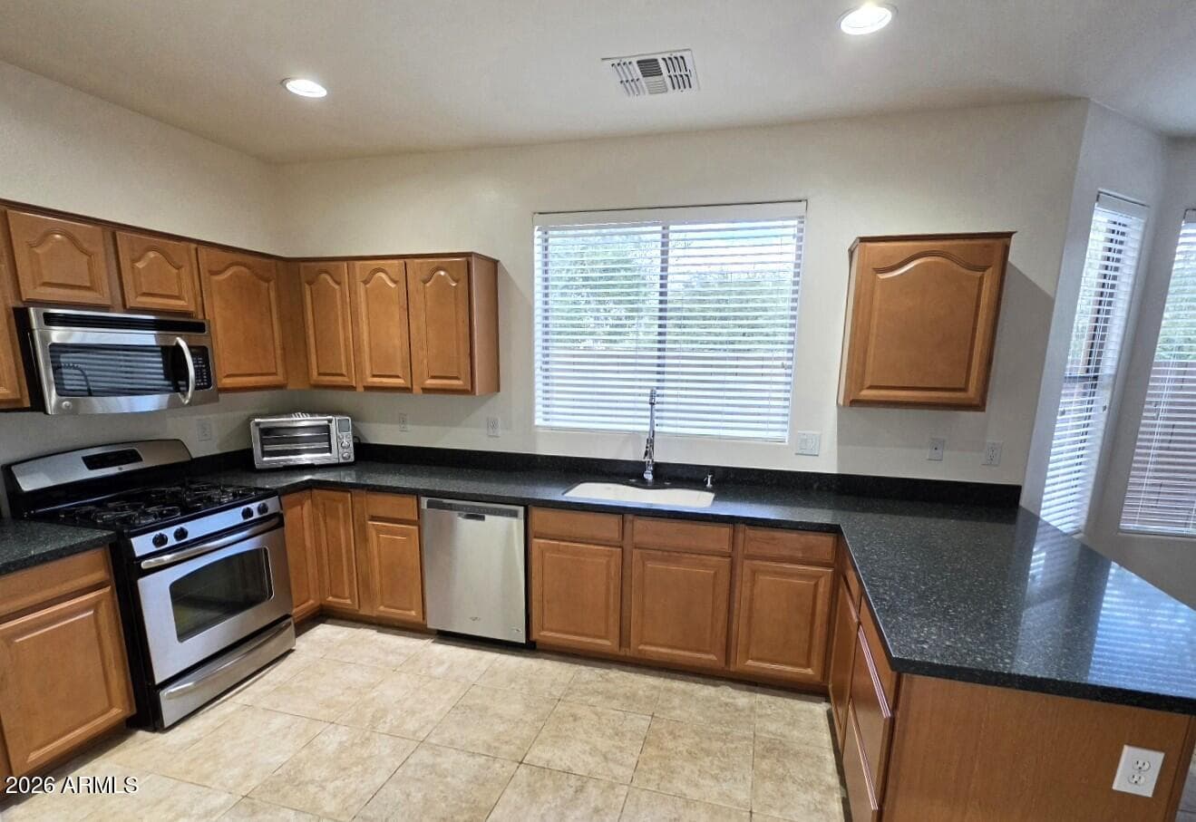 2409 W BEVERLY Road, Phoenix, AZ 85041 — photo 6 of 31