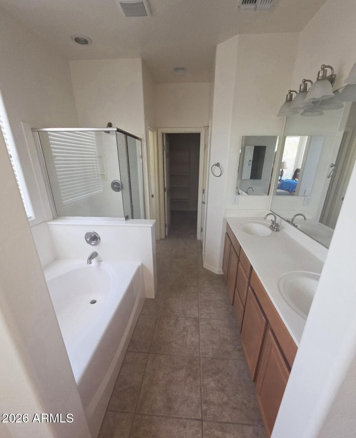 2409 W BEVERLY Road, Phoenix, AZ 85041 — photo 10 of 31