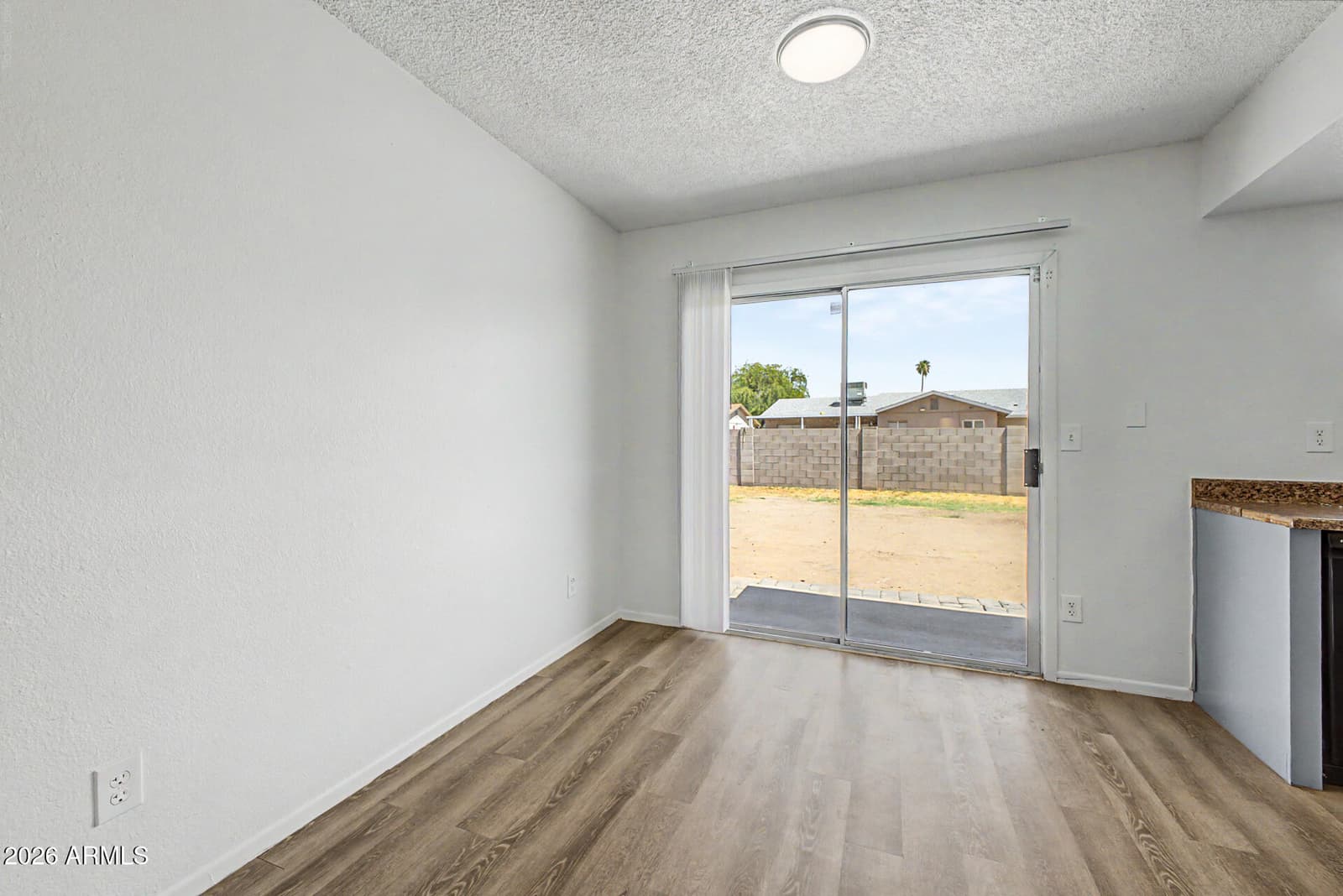 7506 W TURNEY Avenue, Phoenix, AZ 85033 — photo 9 of 27