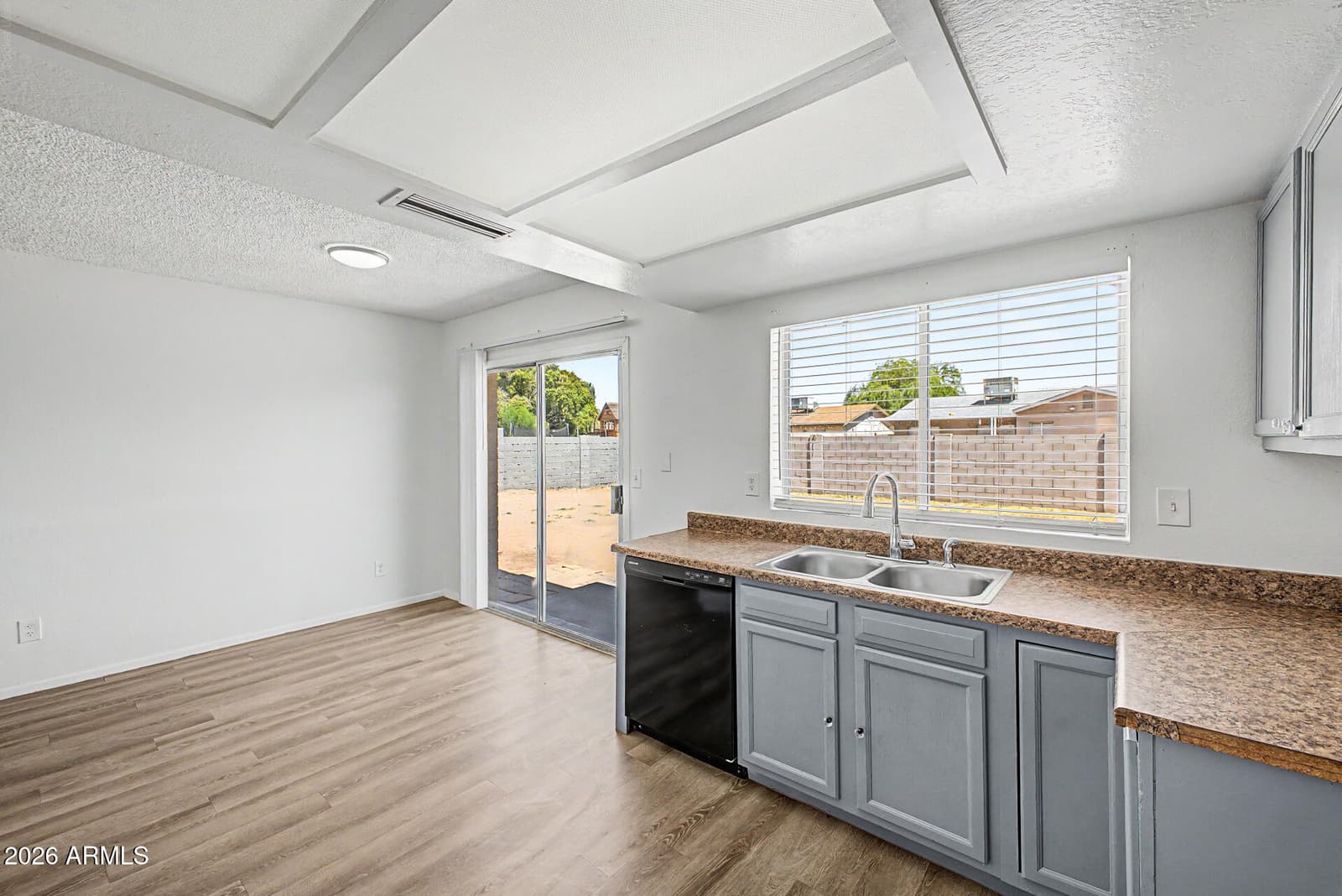 7506 W TURNEY Avenue, Phoenix, AZ 85033 — photo 12 of 27