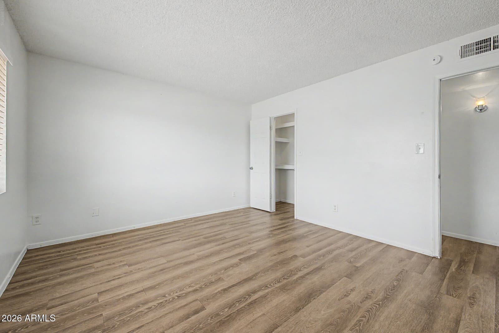 7506 W TURNEY Avenue, Phoenix, AZ 85033 — photo 15 of 27