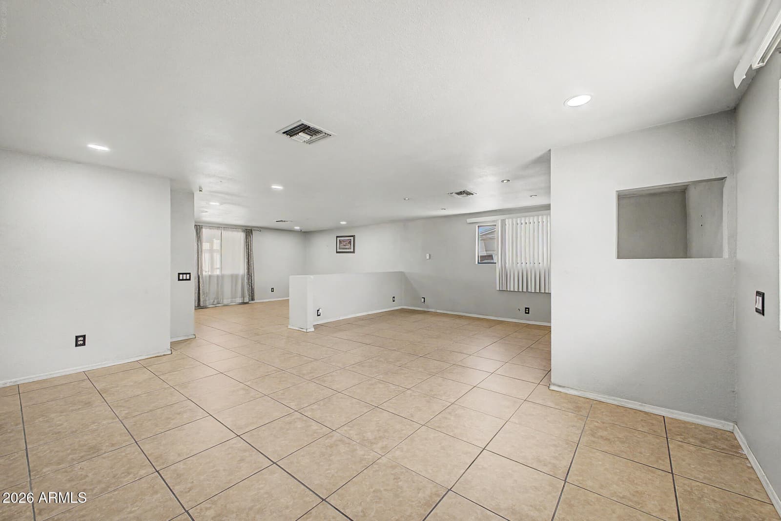 1902 N 41ST Avenue, Phoenix, AZ 85009 — photo 5 of 34