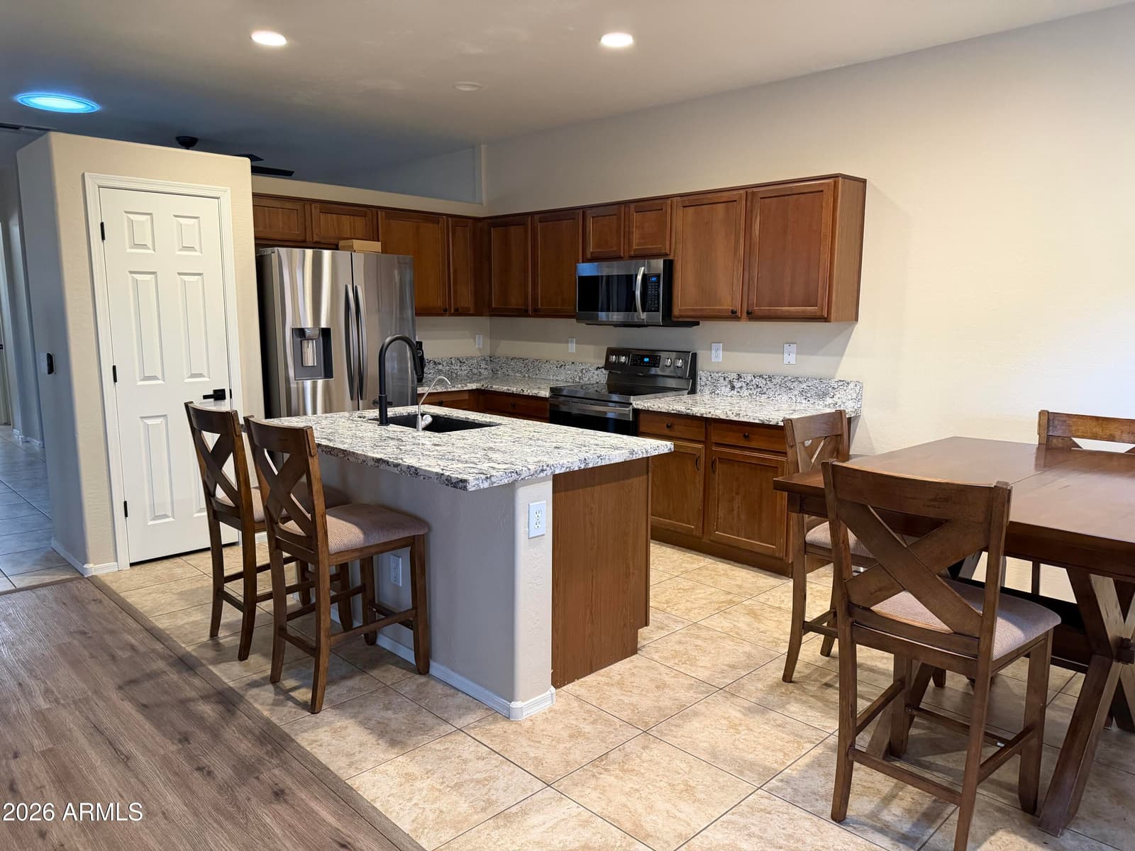 178 W PACIFIC Drive, Casa Grande, AZ 85122 — photo 5 of 10