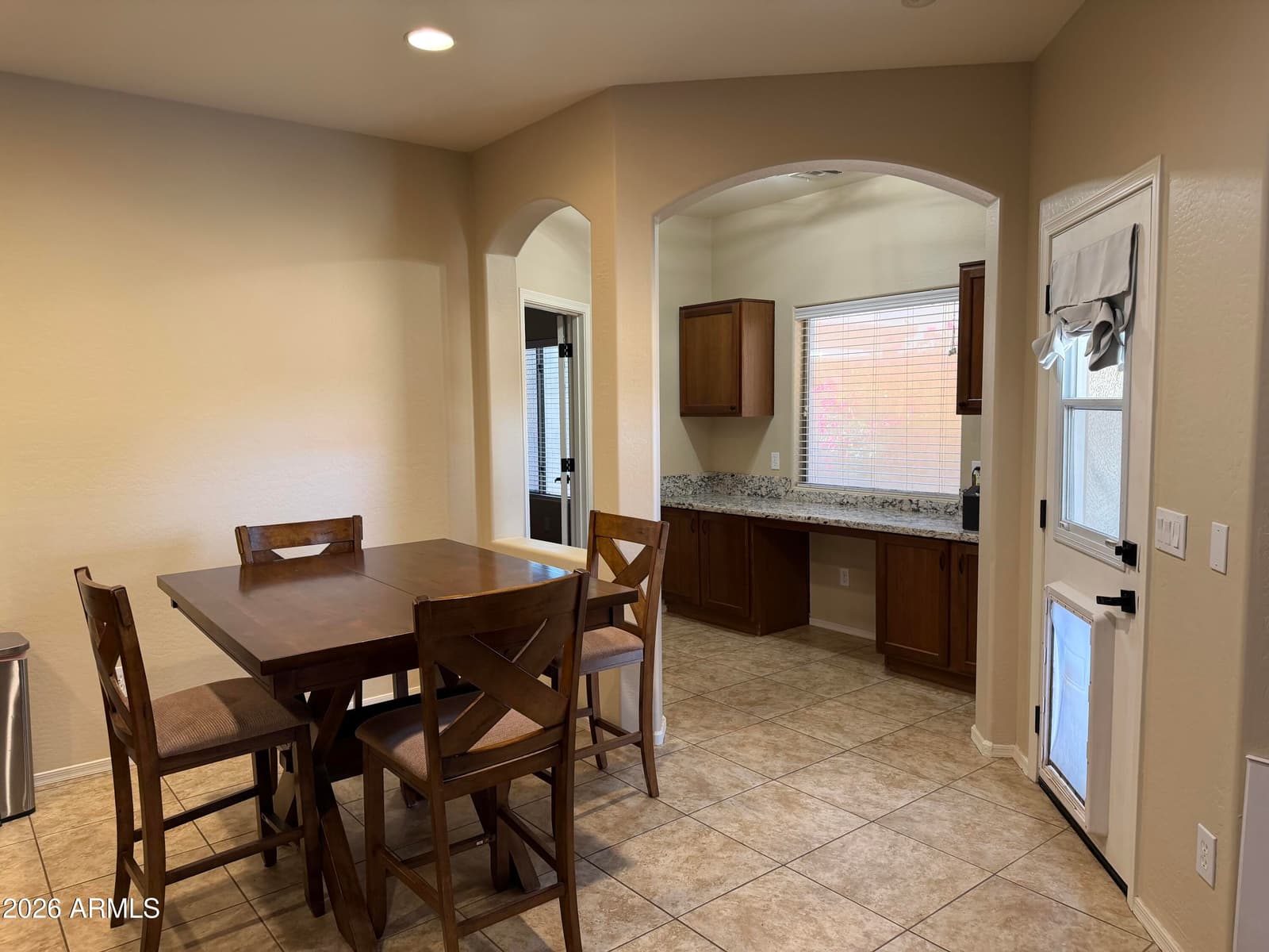 178 W PACIFIC Drive, Casa Grande, AZ 85122 — photo 6 of 10