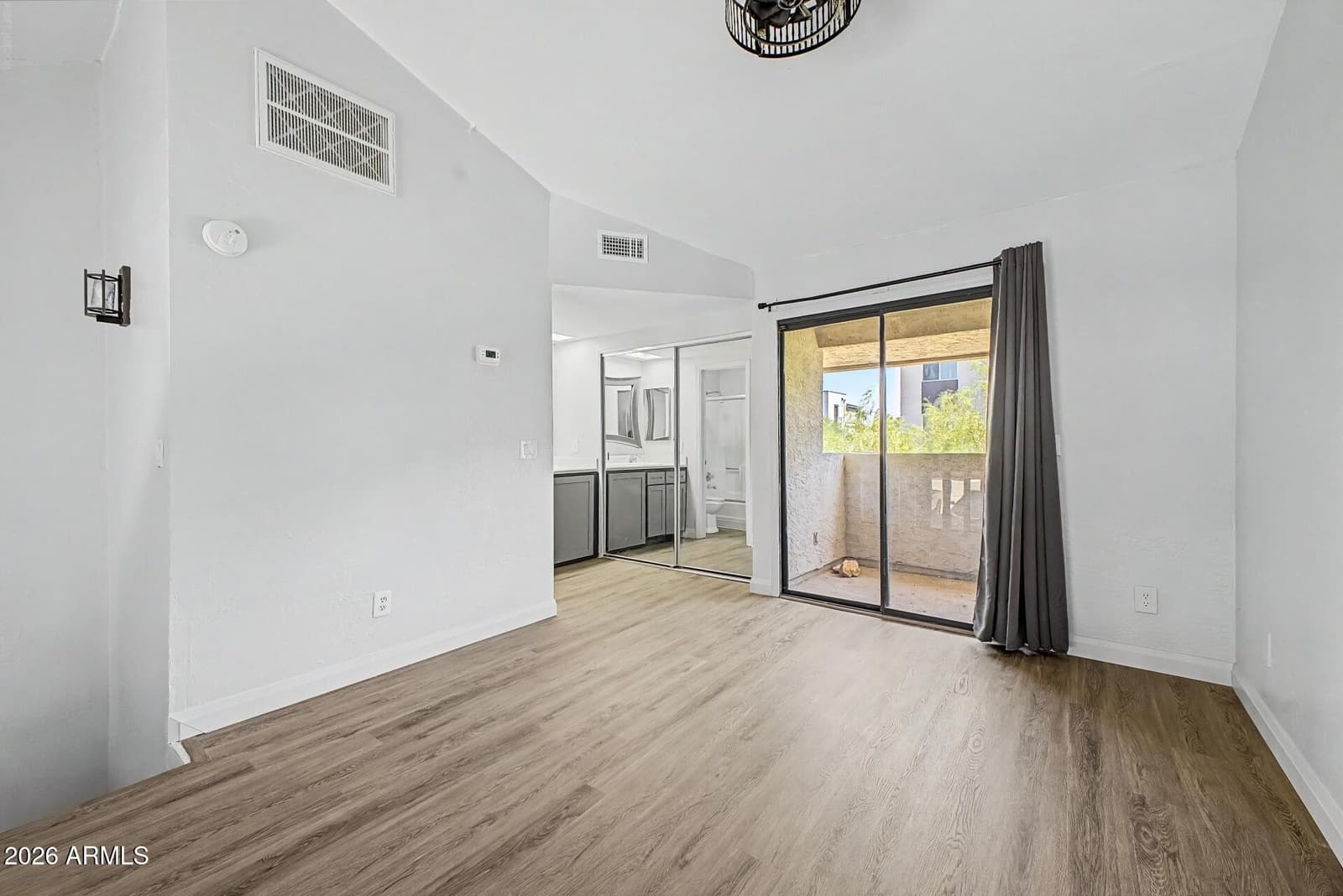 4240 N LONGVIEW Avenue 9, Phoenix, AZ 85014 — photo 10 of 18