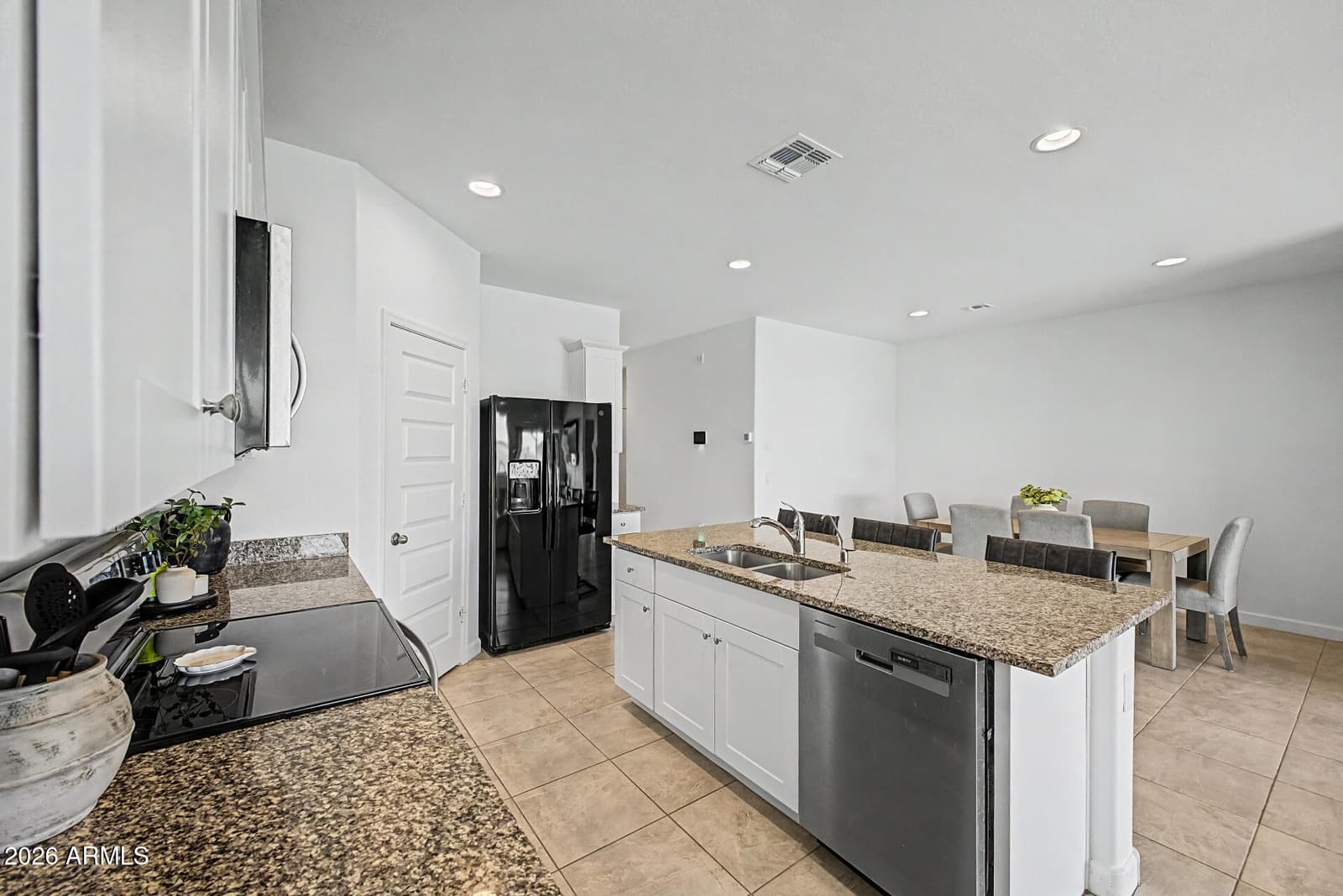3328 W SEAVER Avenue, Apache Junction, AZ 85120 — photo 11 of 36