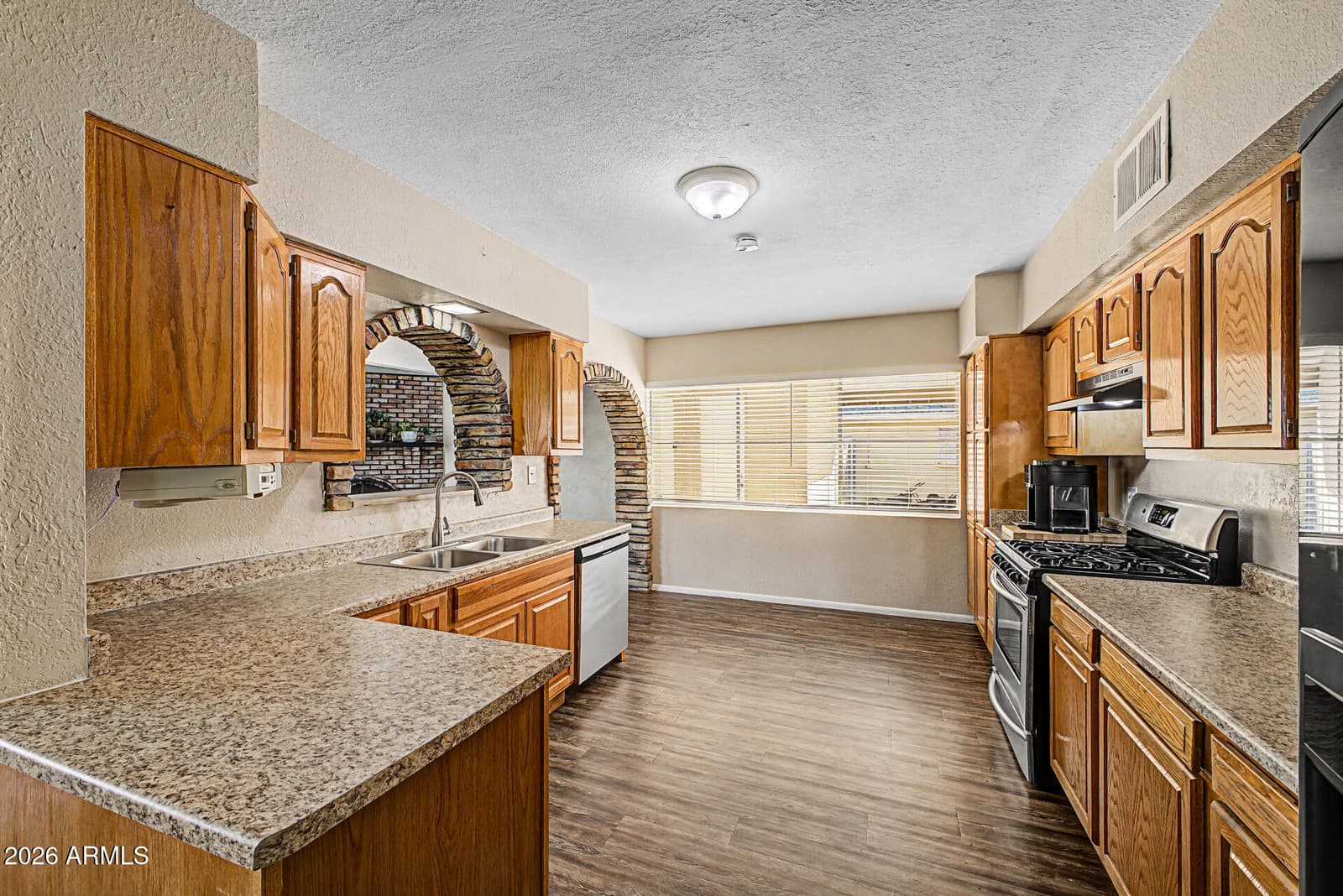 2315 W SHADY GLEN Avenue, Phoenix, AZ 85023 — photo 8 of 28