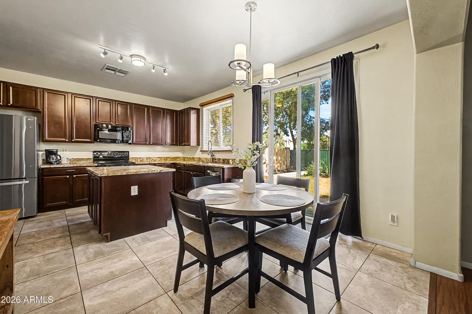 2101 E SUNLAND Avenue, Phoenix, AZ 85040 — photo 3 of 19