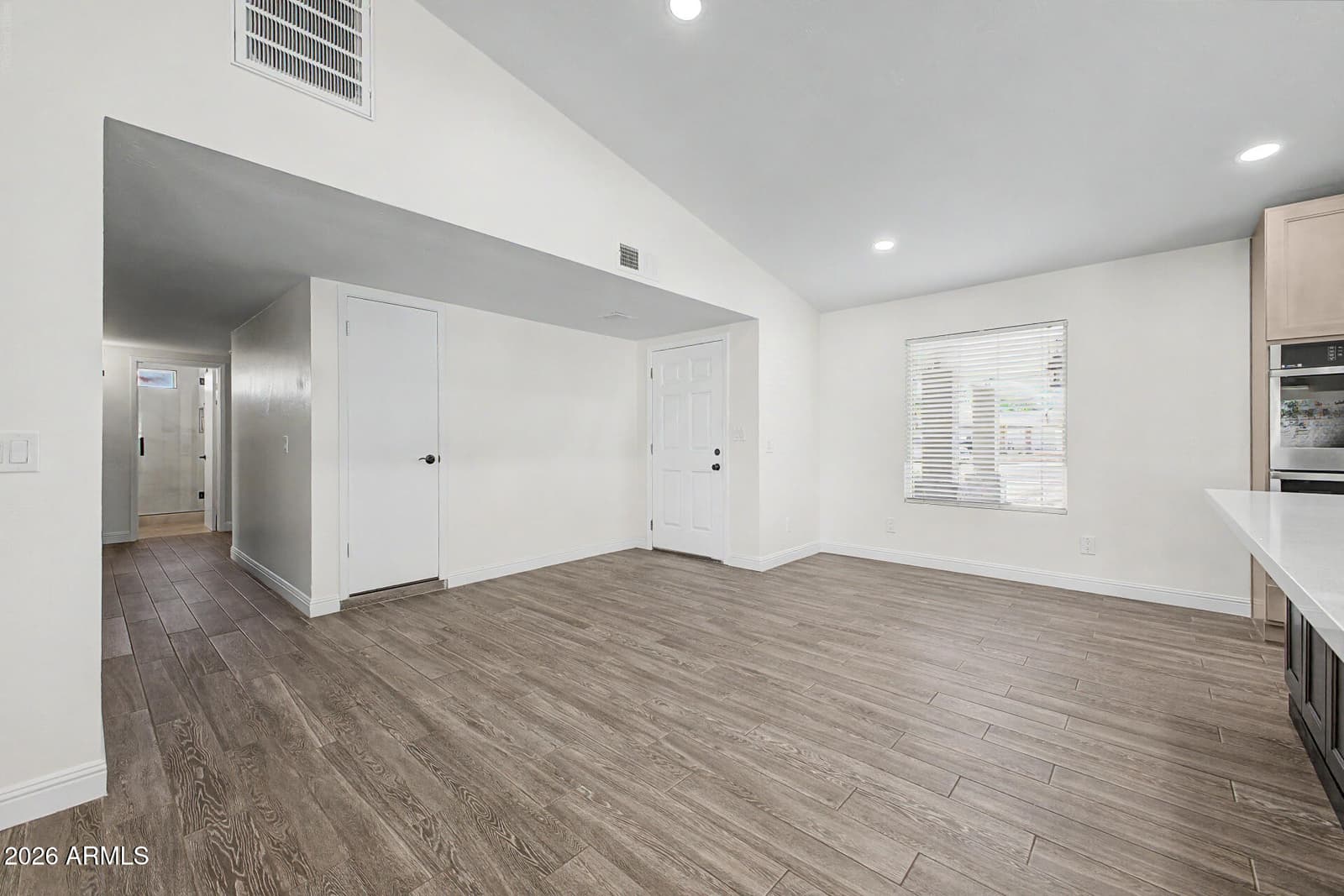 18261 N 1ST Avenue, Phoenix, AZ 85023 — photo 5 of 32