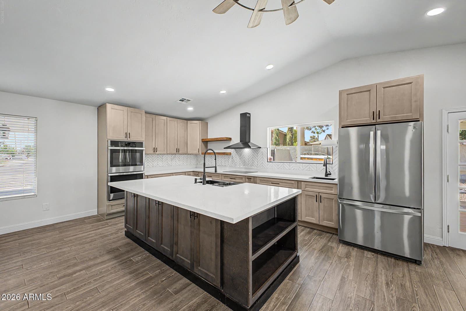 18261 N 1ST Avenue, Phoenix, AZ 85023 — photo 10 of 32