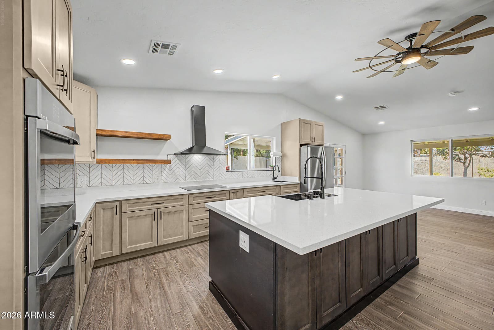 18261 N 1ST Avenue, Phoenix, AZ 85023 — photo 12 of 32
