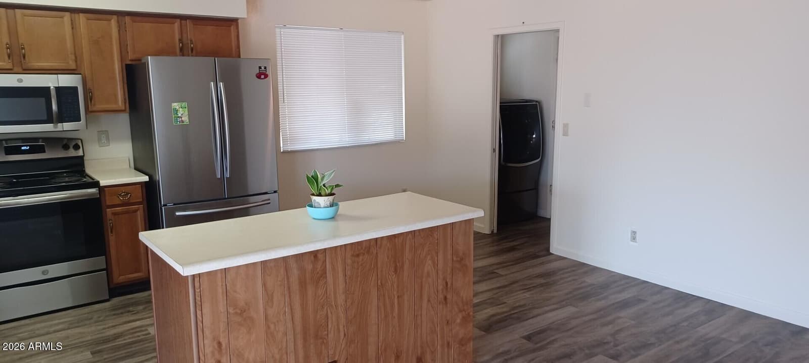 6533 W ALTADENA Avenue, Glendale, AZ 85304 — photo 7 of 31