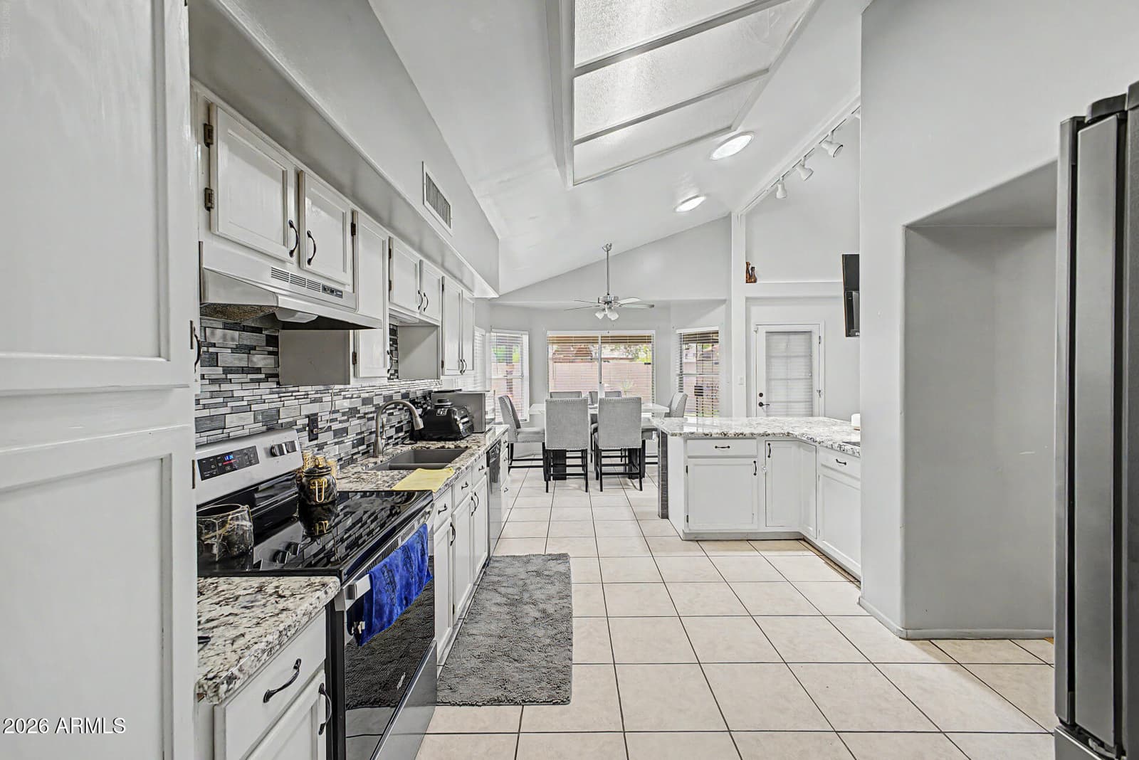 3933 W SAGUARO PARK Lane, Glendale, AZ 85310 — photo 11 of 37