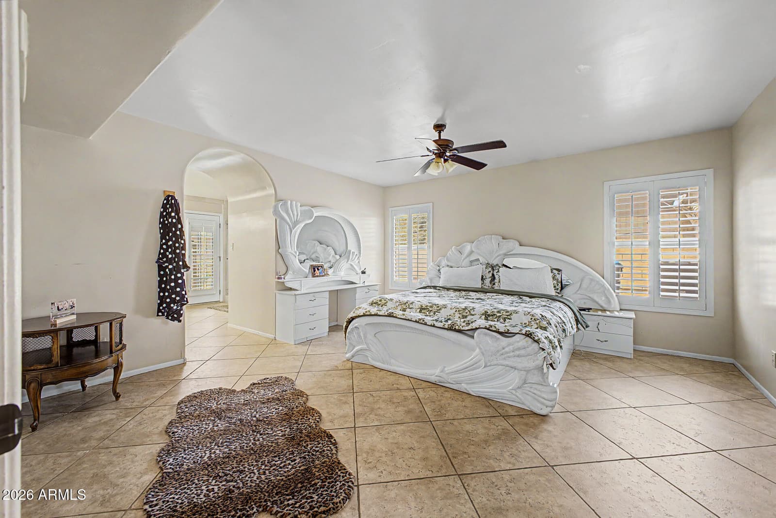 3933 W SAGUARO PARK Lane, Glendale, AZ 85310 — photo 15 of 37