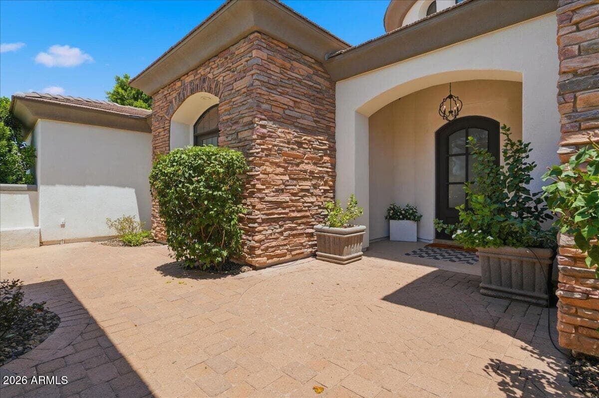 5827 S MARIN Court, Gilbert, AZ 85298 — photo 9 of 103
