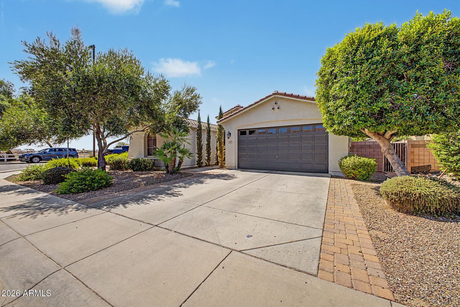 2769 E RAKESTRAW Lane, Gilbert, AZ 85298 — photo 2 of 24