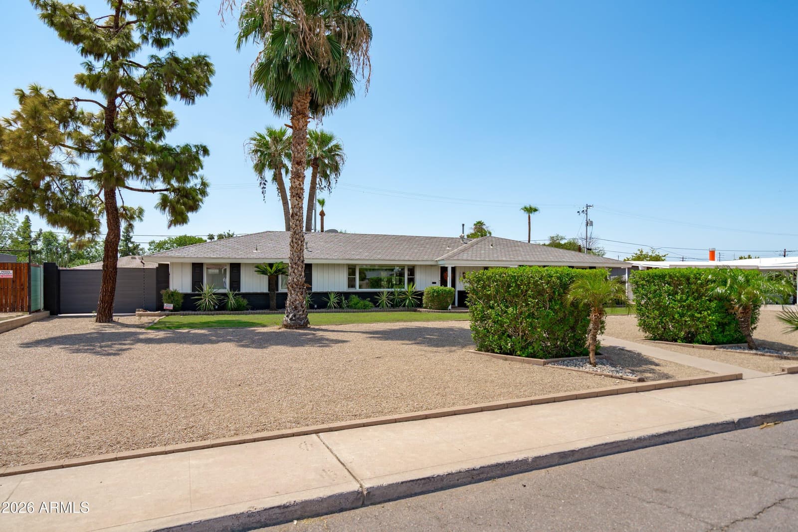 2051 W WINDSOR Avenue, Phoenix, AZ 85009 — photo 4 of 45