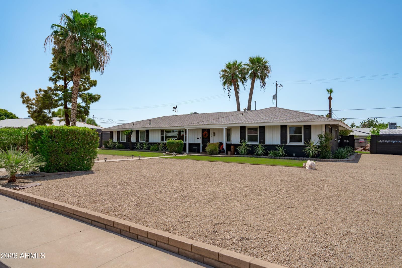 2051 W WINDSOR Avenue, Phoenix, AZ 85009 — photo 5 of 45