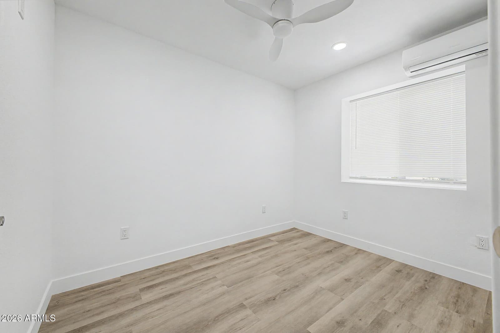 3351 W PARADISE Drive, Phoenix, AZ 85029 — photo 19 of 40
