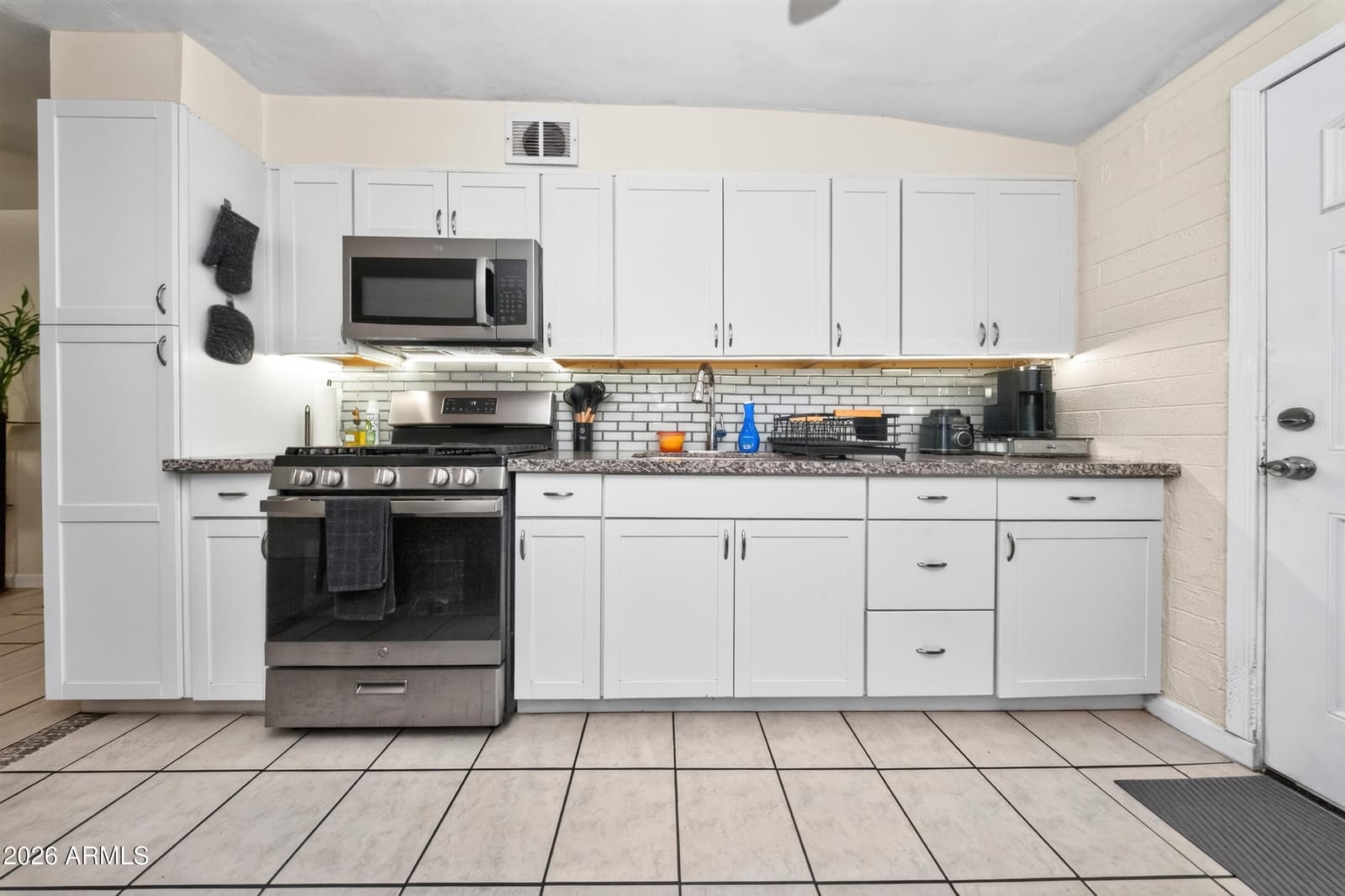 6446 W PICCADILLY Road, Phoenix, AZ 85033 — photo 3 of 21