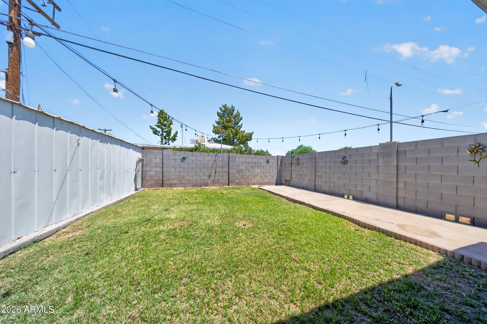 6446 W PICCADILLY Road, Phoenix, AZ 85033 — photo 15 of 21