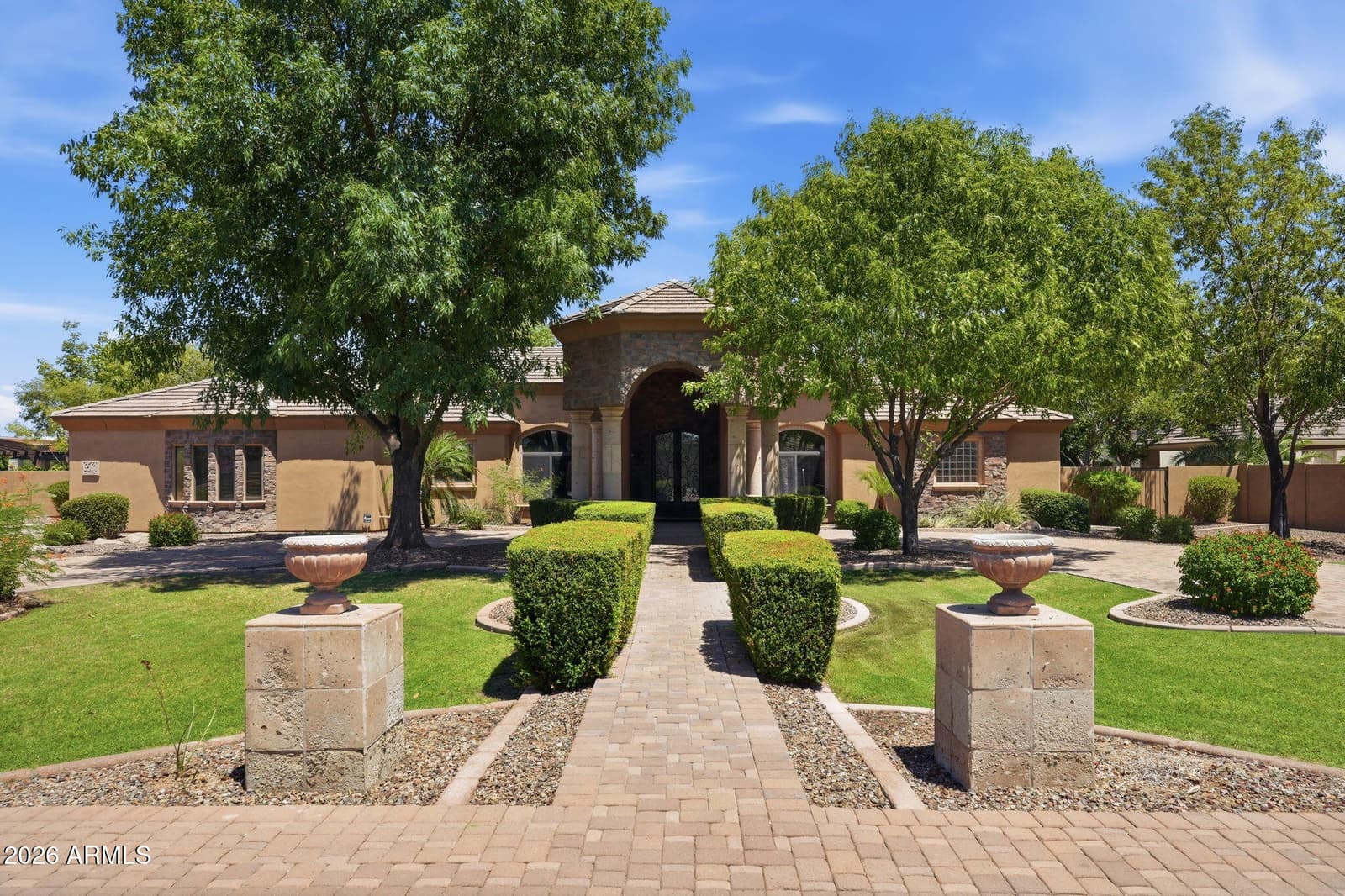 6561 S OAKWOOD Way, Gilbert, AZ 85298 — photo 1 of 72