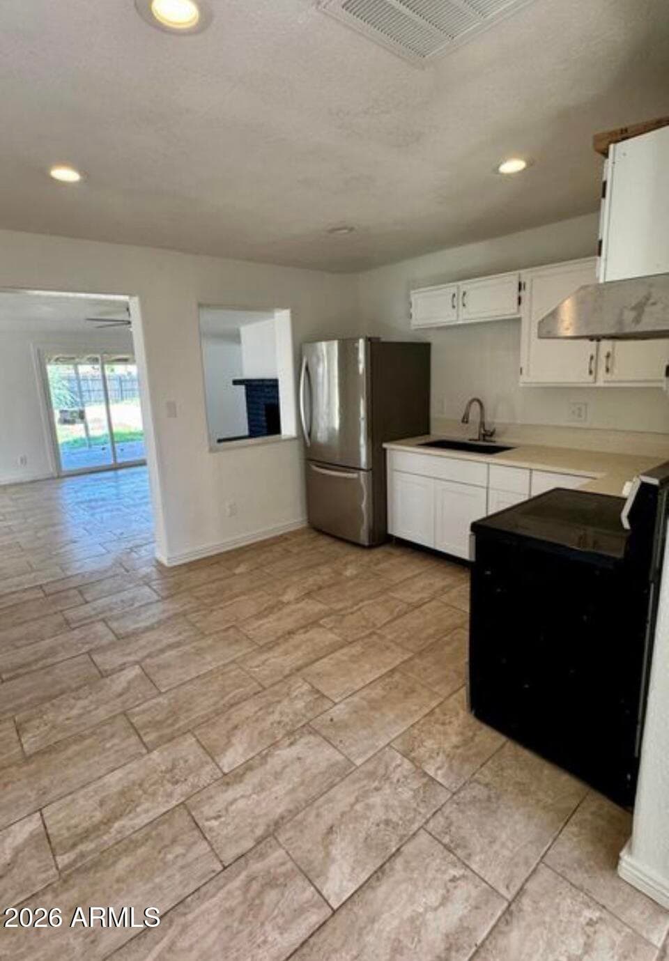 3010 W NORTHERN Avenue, Phoenix, AZ 85051 — photo 6 of 10