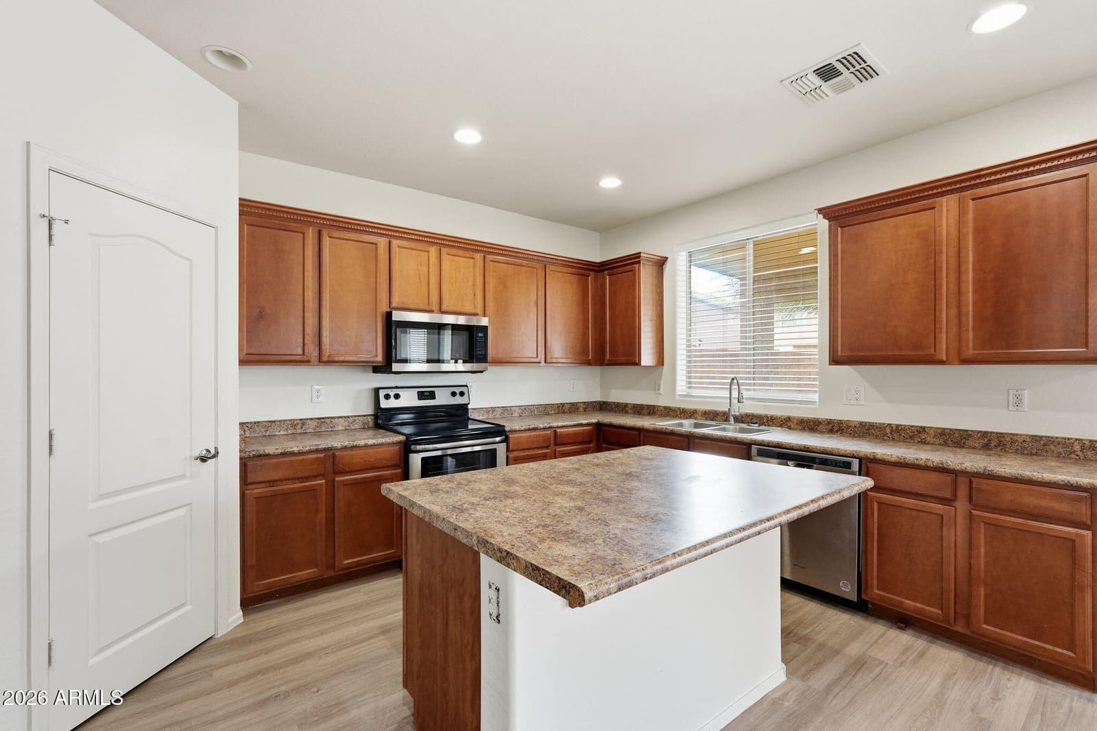 3725 W SAINT ANNE Avenue, Phoenix, AZ 85041 — photo 17 of 48