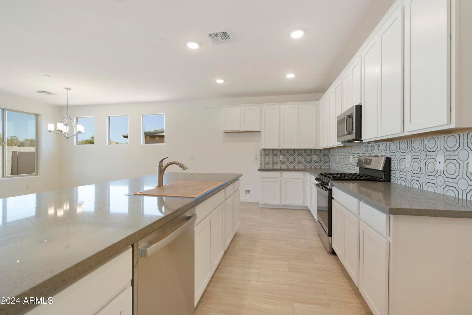 15664 W MERCER Lane, Surprise, AZ 85379 — photo 11 of 56