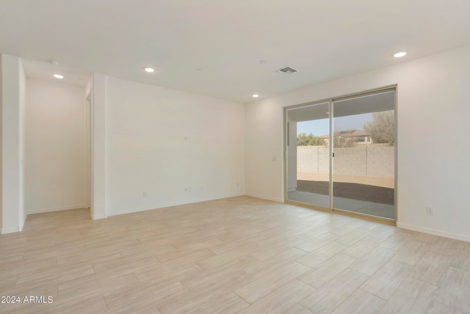 15664 W MERCER Lane, Surprise, AZ 85379 — photo 15 of 56