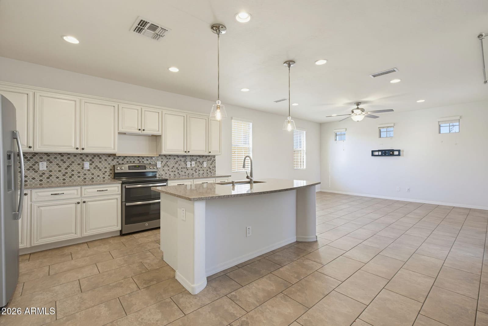 15912 S 11TH Way, Phoenix, AZ 85048 — photo 10 of 48