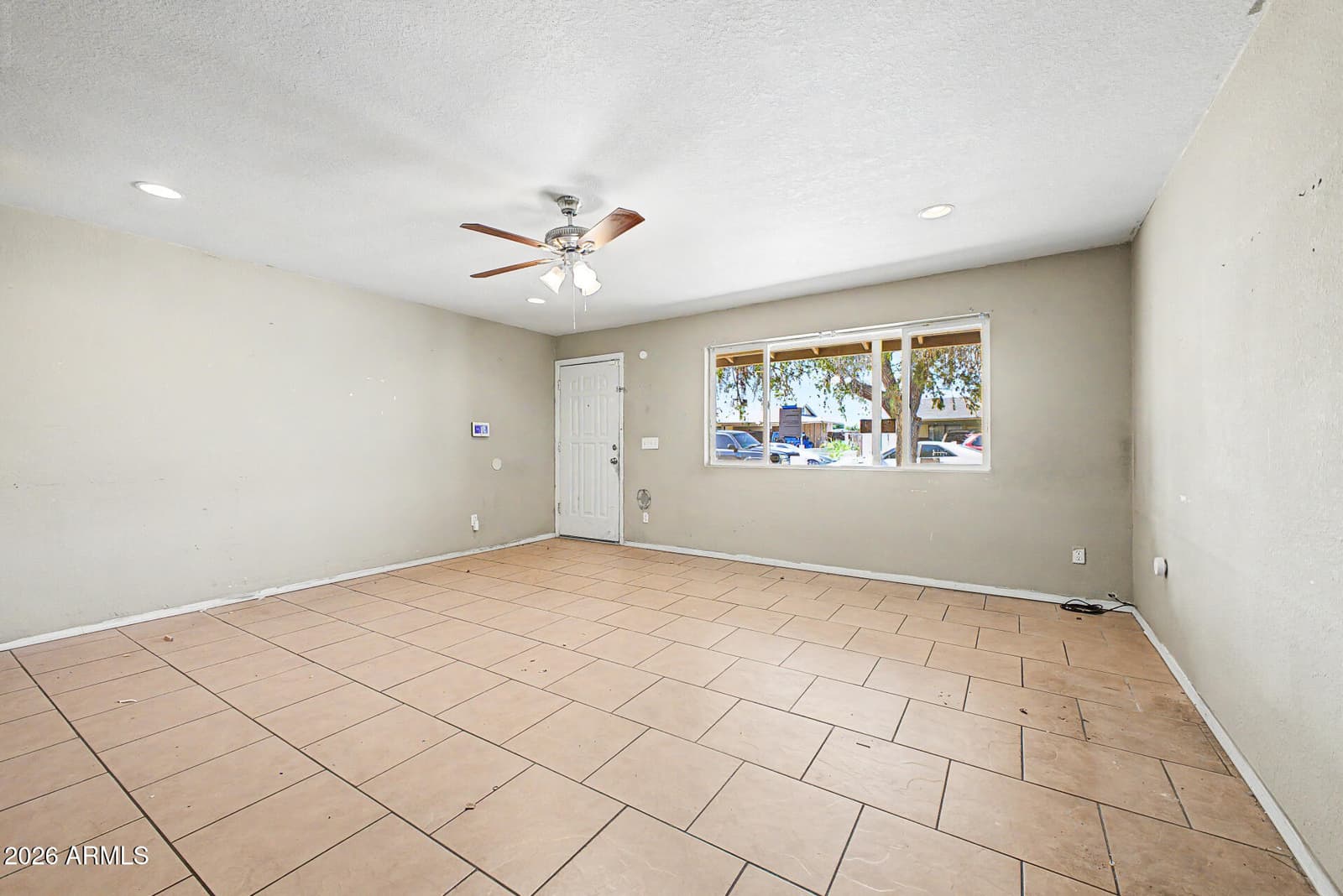 5807 W CAMBRIDGE Avenue, Phoenix, AZ 85035 — photo 10 of 41