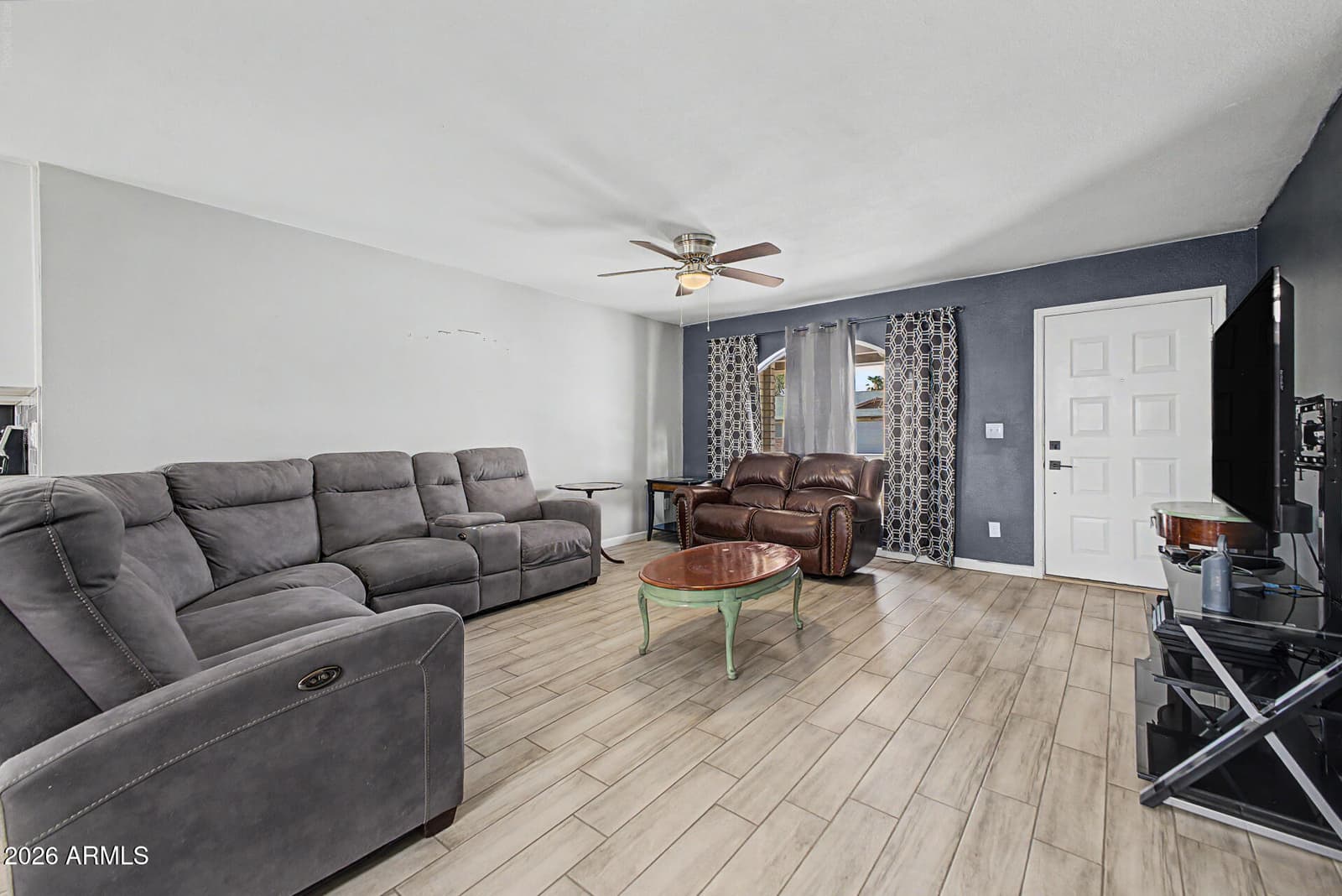 5409 W SELDON Lane, Glendale, AZ 85302 — photo 4 of 26