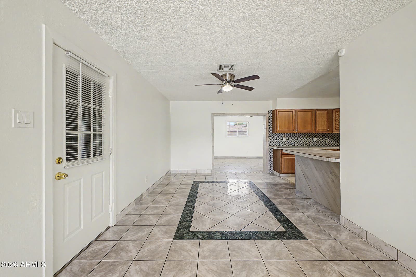 8141 W INDIANOLA Avenue, Phoenix, AZ 85033 — photo 10 of 36