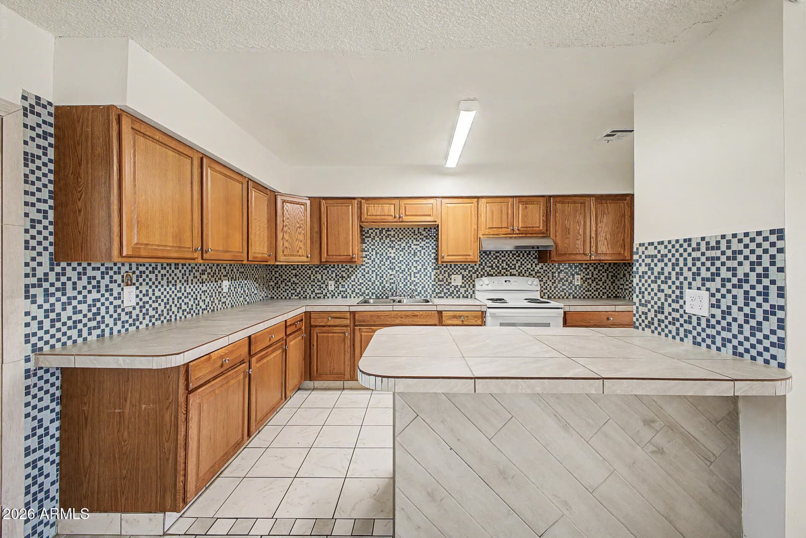 8141 W INDIANOLA Avenue, Phoenix, AZ 85033 — photo 14 of 36