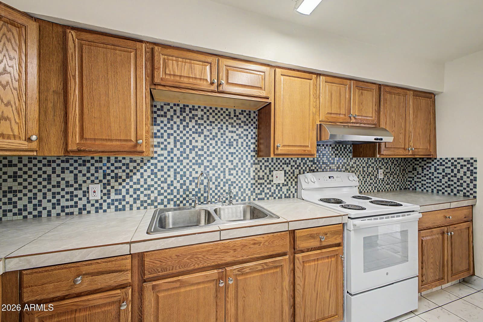 8141 W INDIANOLA Avenue, Phoenix, AZ 85033 — photo 16 of 36