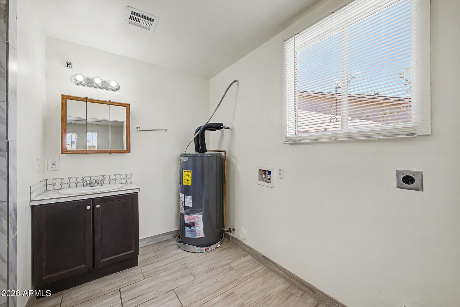 8141 W INDIANOLA Avenue, Phoenix, AZ 85033 — photo 30 of 36