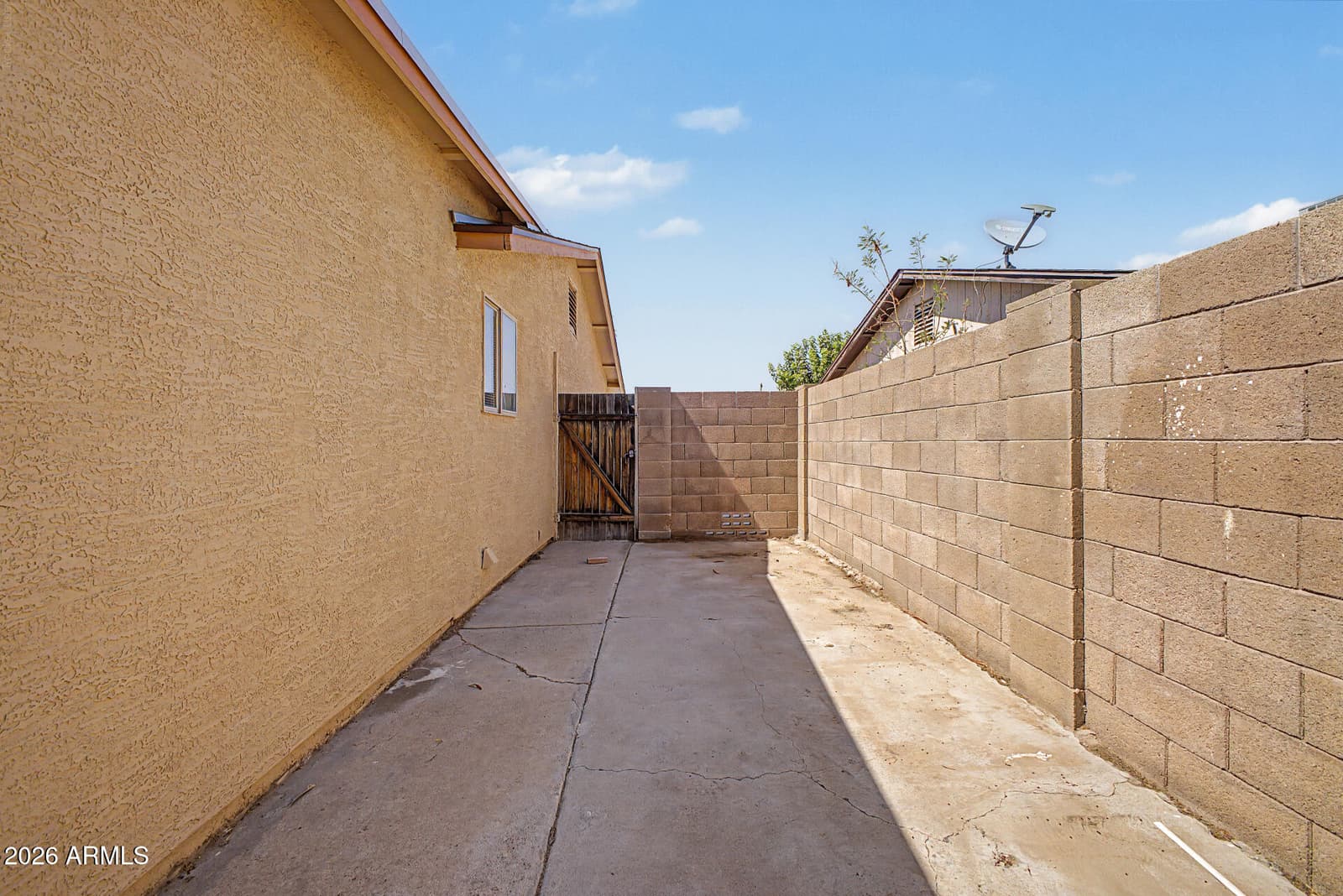 8141 W INDIANOLA Avenue, Phoenix, AZ 85033 — photo 35 of 36