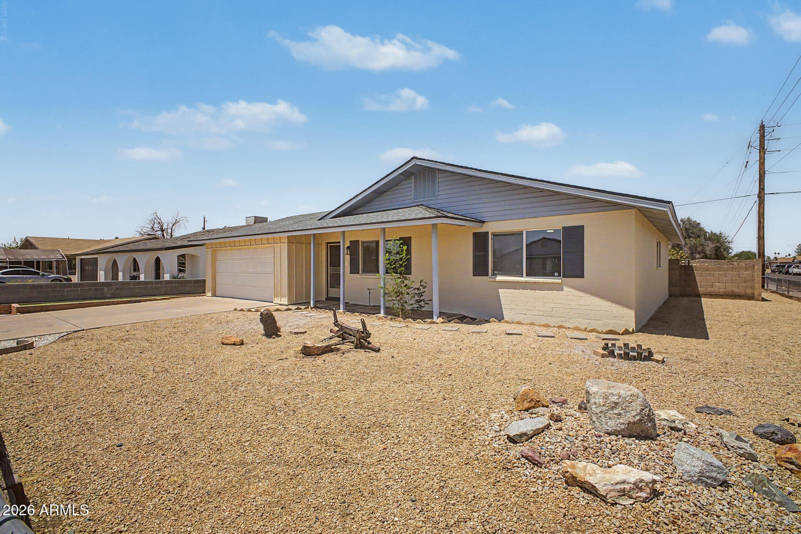 5602 W VIRGINIA Avenue, Phoenix, AZ 85035 — photo 4 of 37