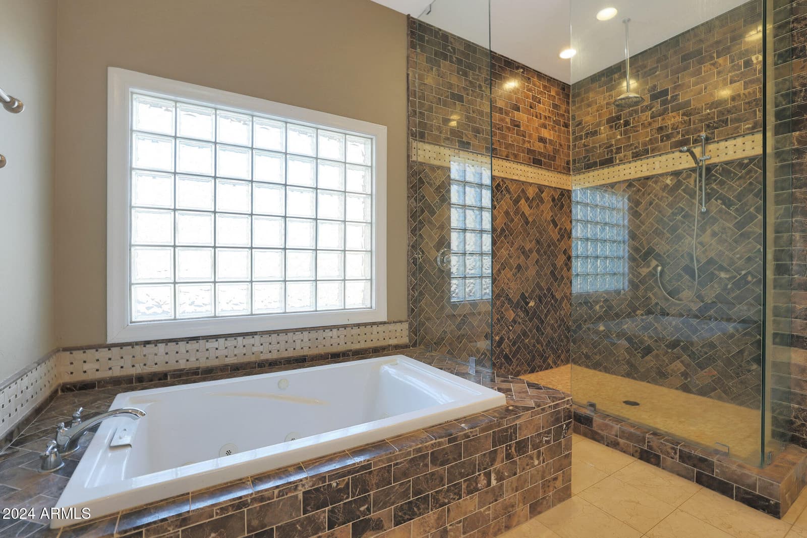 1044 W INDIAN HILLS Place, Phoenix, AZ 85023 — photo 11 of 68