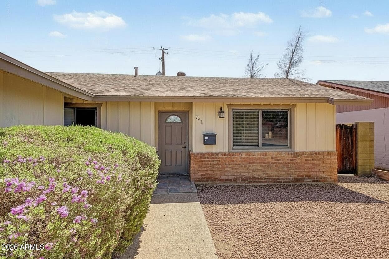 741 N JAY Street, Chandler, AZ 85225 — photo 3 of 25
