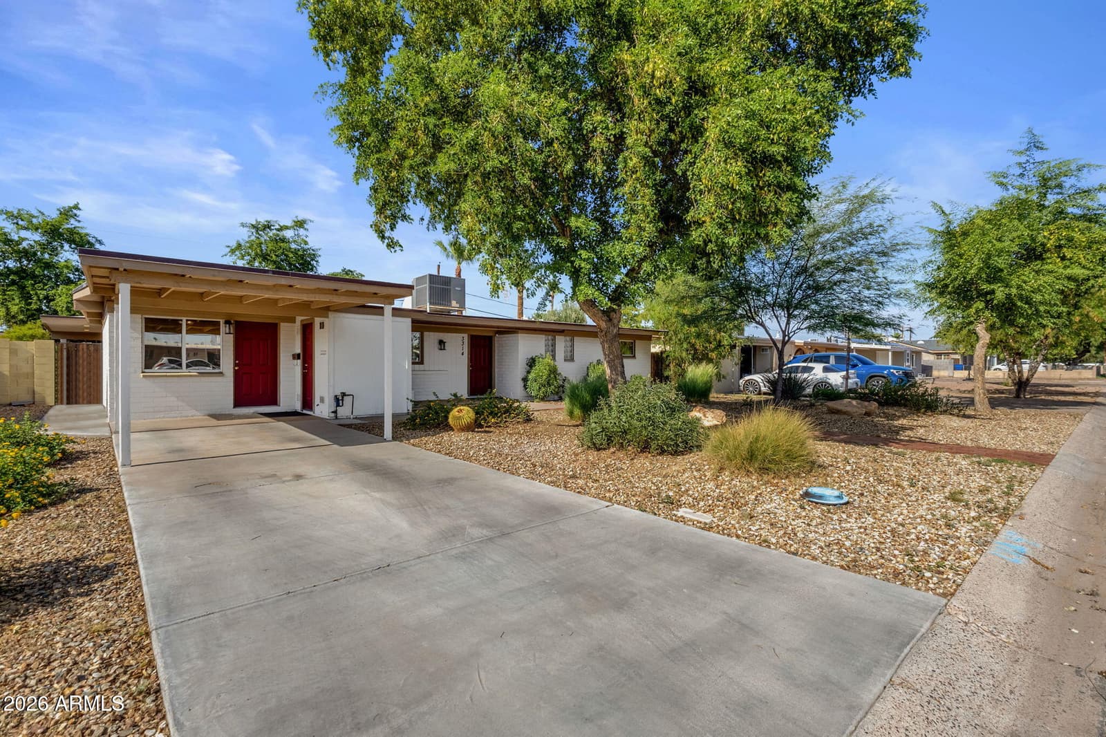 3314 E HOLLY Street, Phoenix, AZ 85008 — photo 3 of 33