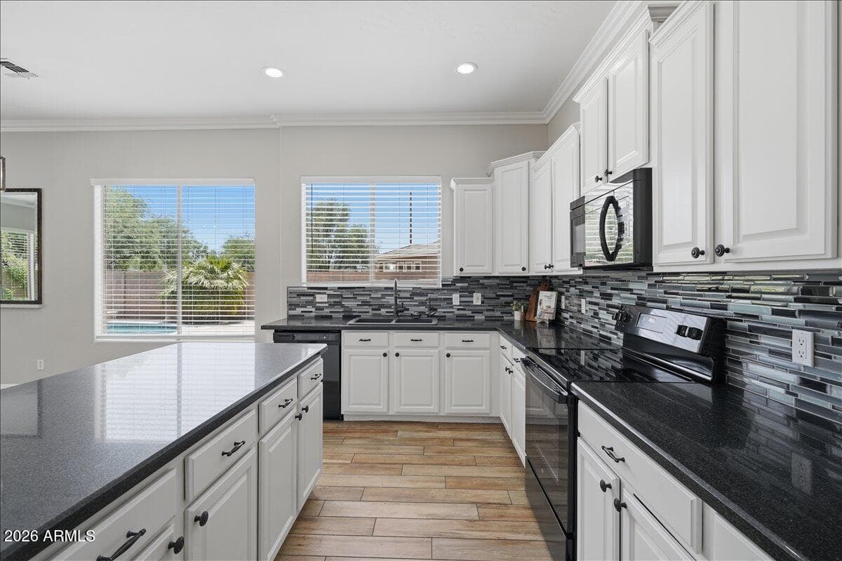 845 N THUNDERBIRD Avenue, Gilbert, AZ 85234 — photo 14 of 55