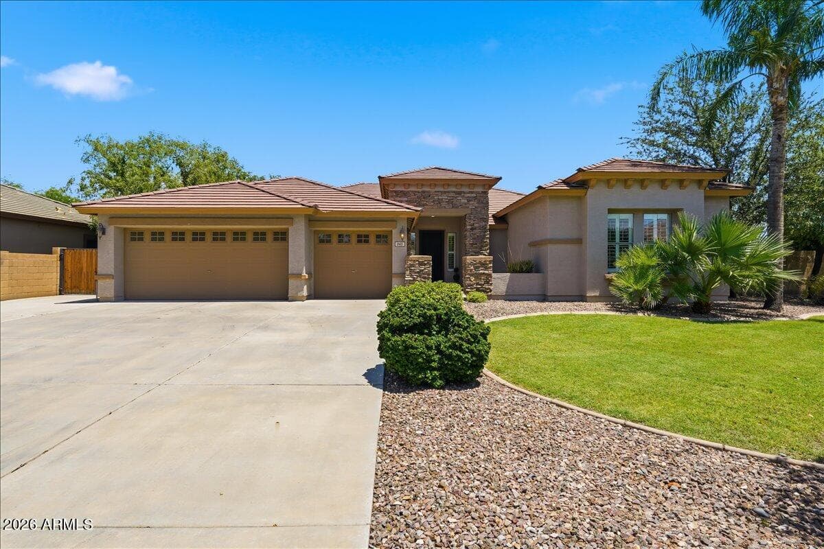 845 N THUNDERBIRD Avenue, Gilbert, AZ 85234 — photo 1 of 55