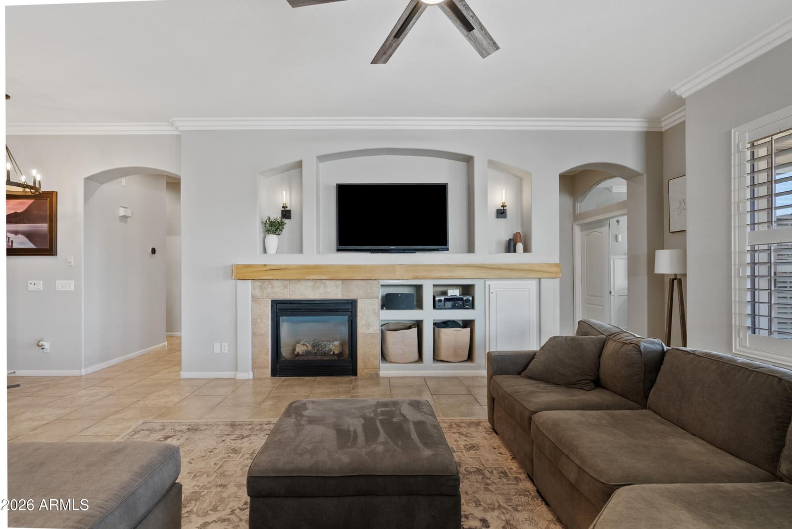 4064 E CLUBVIEW Drive, Gilbert, AZ 85298 — photo 6 of 51