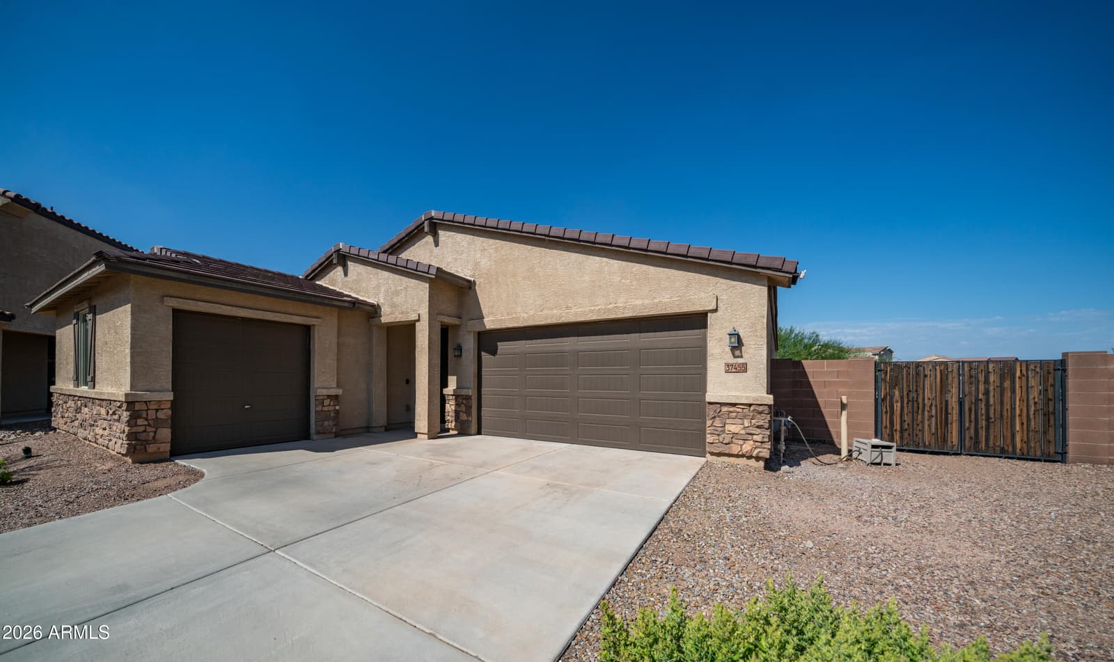 37455 N GLEN ECHO Drive, San Tan Valley, AZ 85140